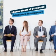 Gente esperando para entrar a una entrevista de trabajo